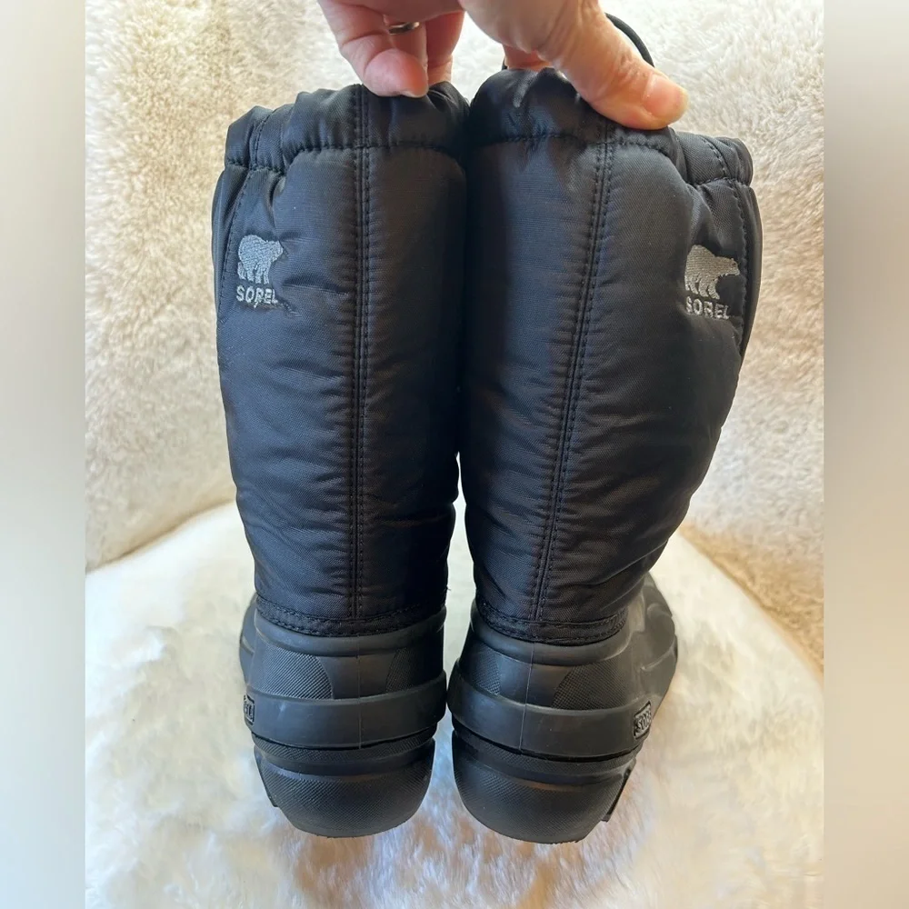 Sorel Chariot black insulated mid calf weather proof snow boots Sz-youth 4.‎  D